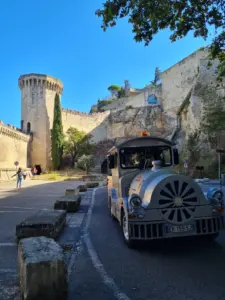 Avignon mit Kleinkind Kind