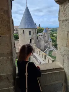 Cité de Carcassonne mit Kleinkind