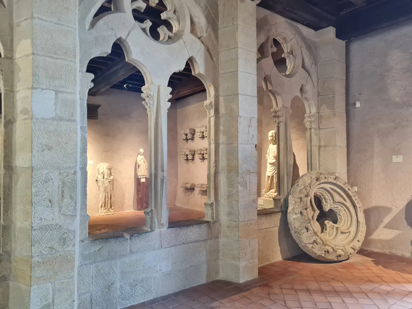 Cité de Carcassonne mit Kleinkind