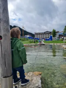 Autobahn Raststätte Spielplatz Kind