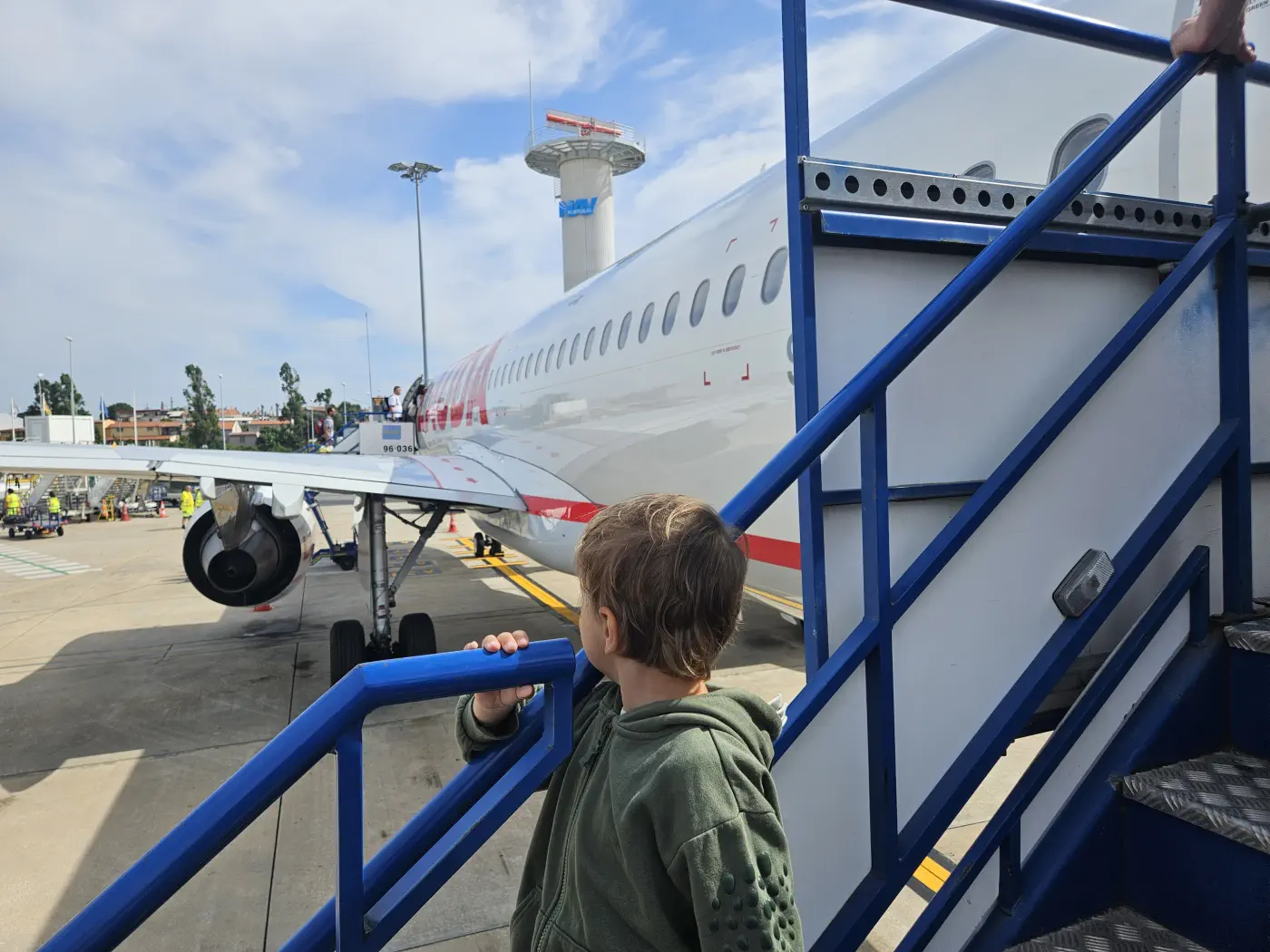 Beschäftigungen mit Kleinkind im Flugzeug