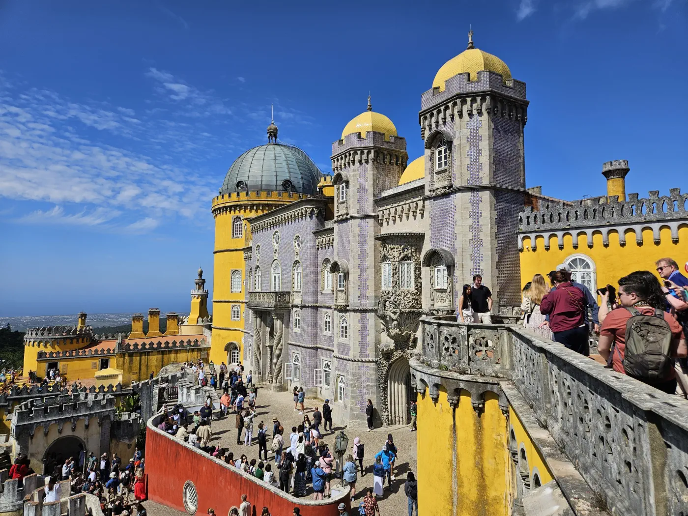 Palast Sintra mit Kleinkind