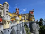 Palast Sintra mit Kleinkind