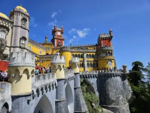 Palast Sintra mit Kleinkind