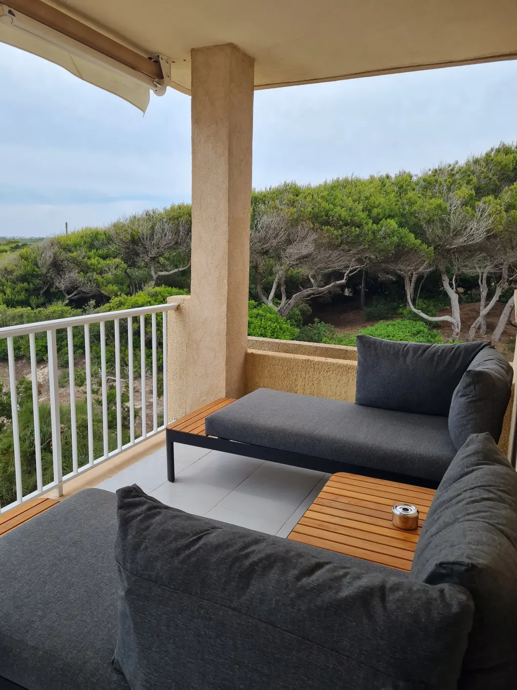 Bequeme Sitzmöglichkeit am Balkon