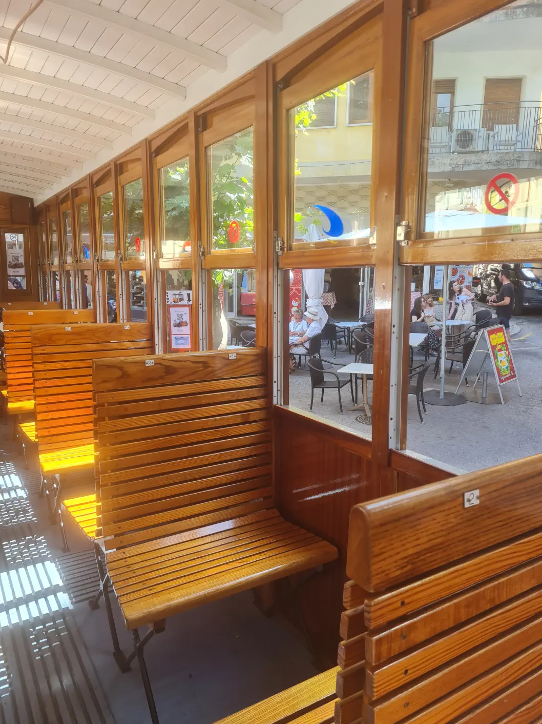 Manche Waggons sind geschlossen, die meisten jedoch offen