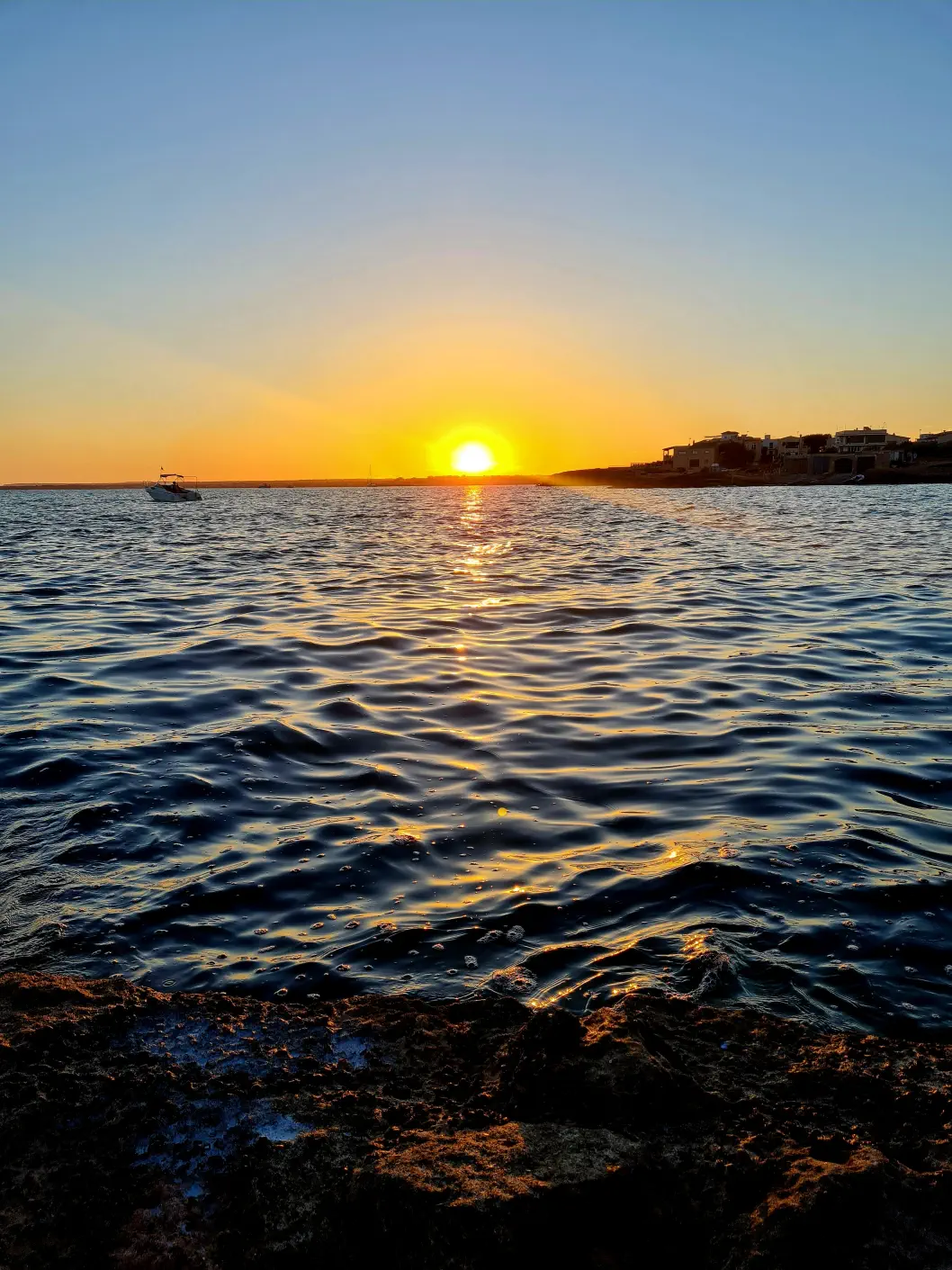 Den Sonnenuntergang siehst du von der Terrasse aus