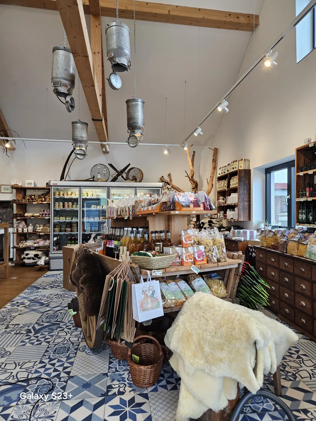 Der Hofladen in Mandls Ziegenhof hat viele heimische Produkte - Mandl's Ziegenhof Biobauernhof