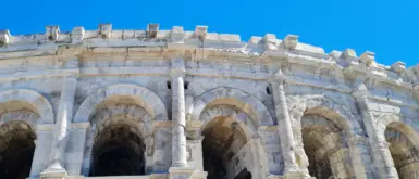 Nimes mit Kleinkind