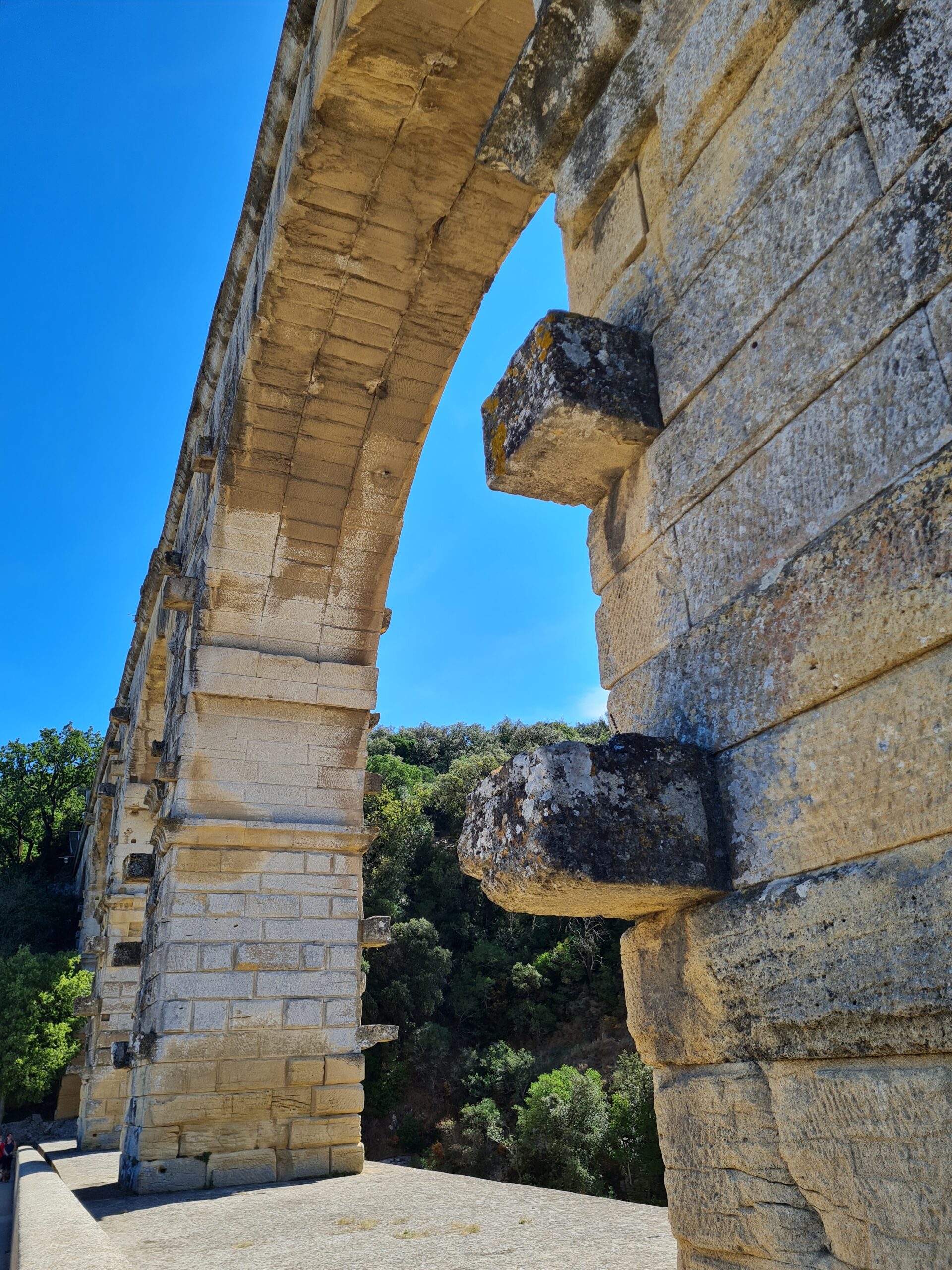 Pont du Gard mit Kleinkind