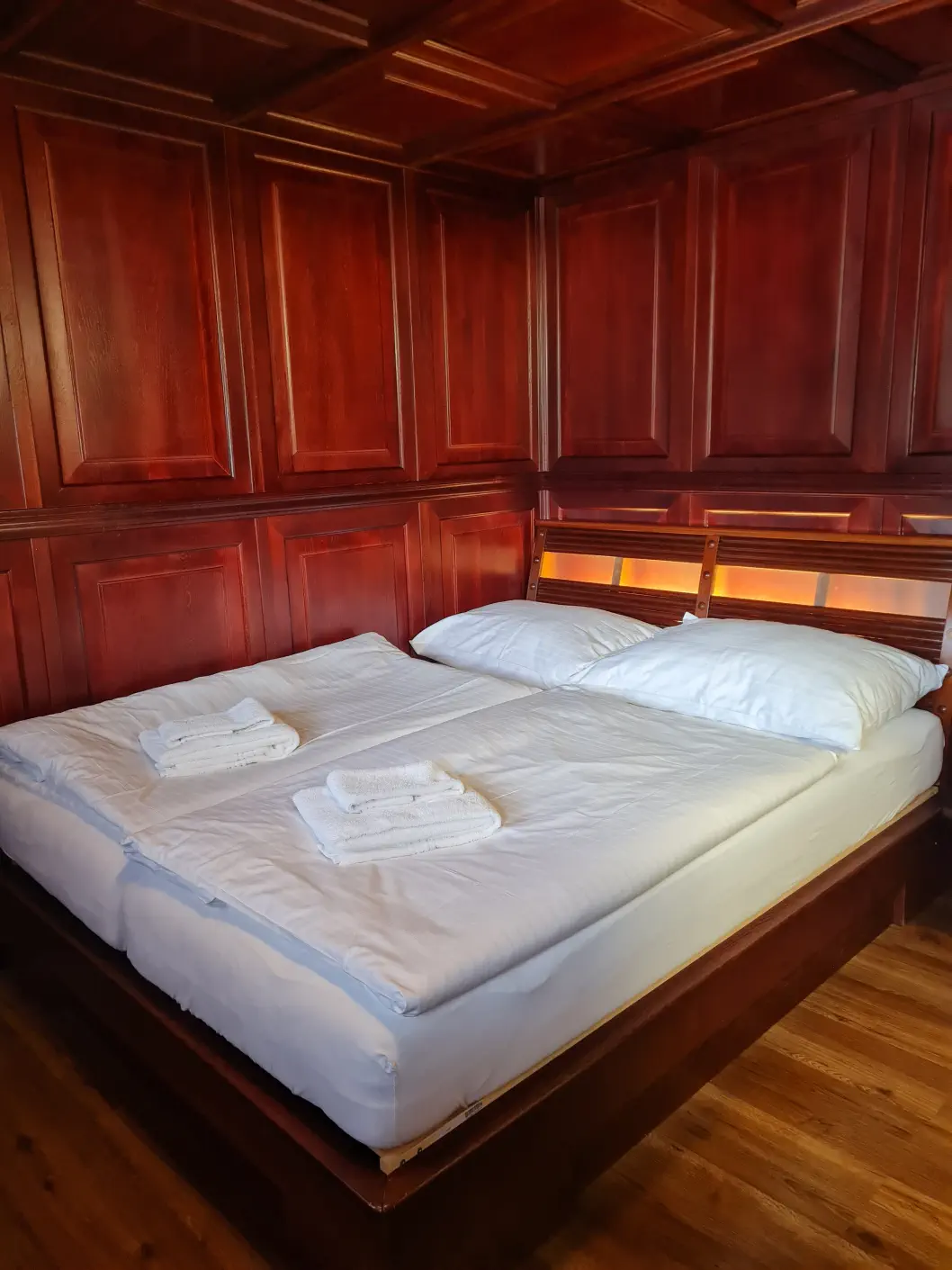 Doppelbett in der Kajüte