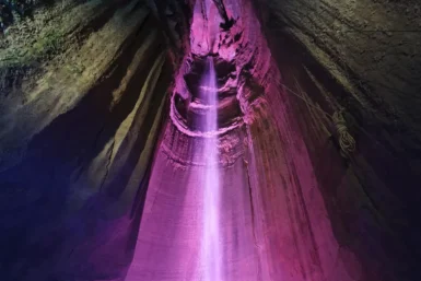 Ruby Falls: Der höchste unterirdische Wasserfall der USA