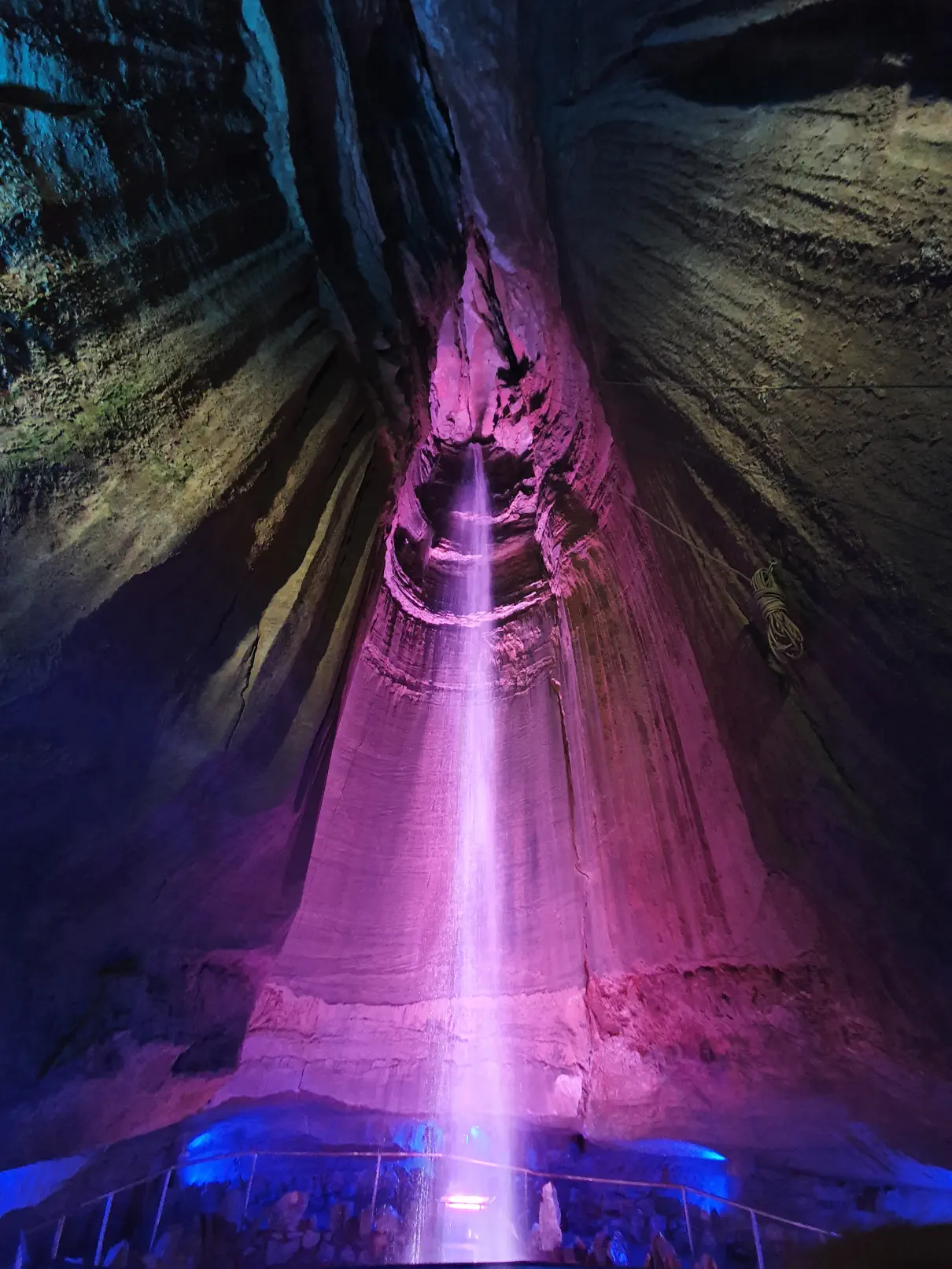 Ruby Falls: Der höchste unterirdische Wasserfall der USA
