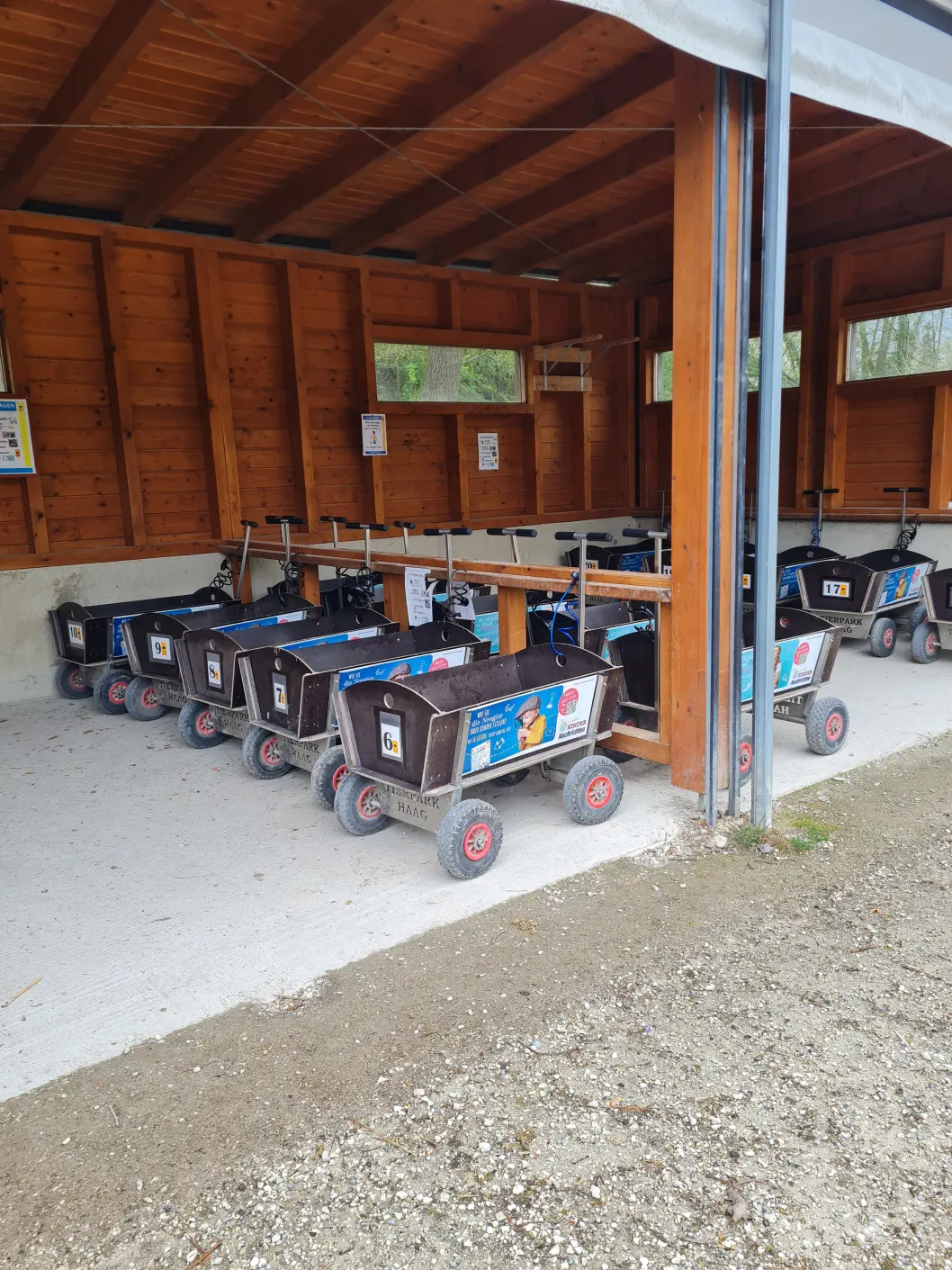 Gegen eine Gebühr kannst du dir einen Leiterwagen ausborgen