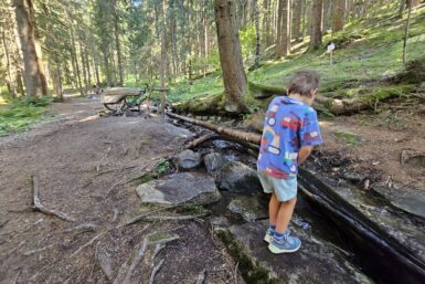 Wasserspielplatz im Wurzelpark Arriach